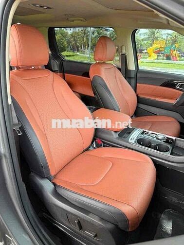 Kia Carnival 2025 Signature 2.2D - 8000 km