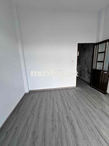 Cần bán nhà sau lưng trường học