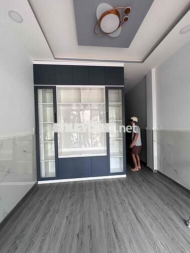 Cần bán nhà sau lưng trường học