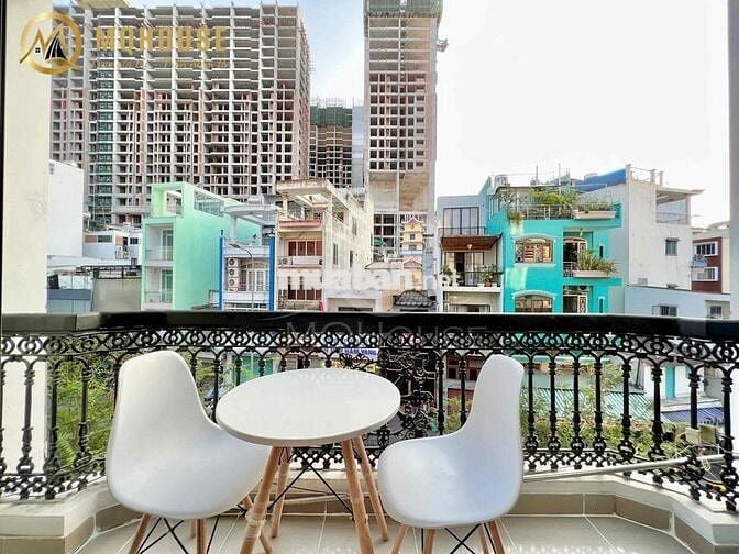 CHO THUÊ CĂN HỘ BAN CÔNG TIỆN NGHI VIEW CAO GẦN BÙI VIỆN QUẬN 1 T9 202