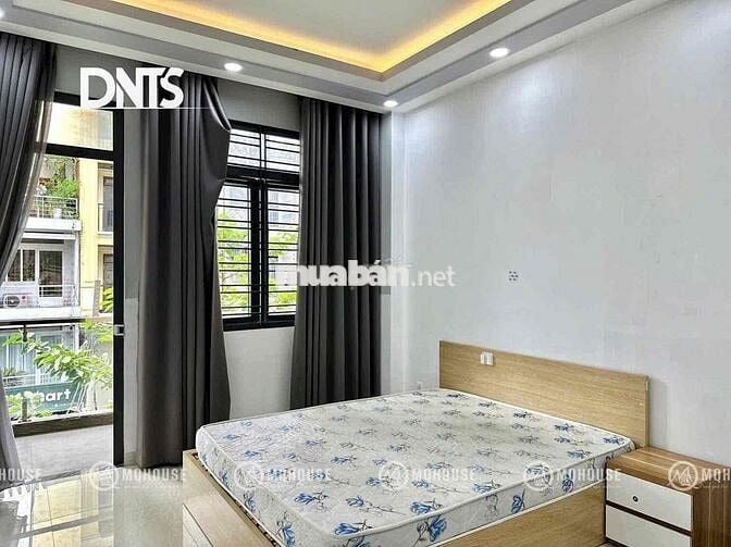 CHO THUÊ PHÒNG BAN CÔNG GIÁ RẺ FULL NỘI THẤT MẶT TIỀN QUẬN 1 T9/2025