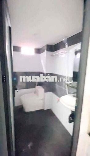 CHO THUÊ CCMN PHỐ CẦU DIỄN. THANG MÁY. BAN CÔNG. GIÁ 4TR2