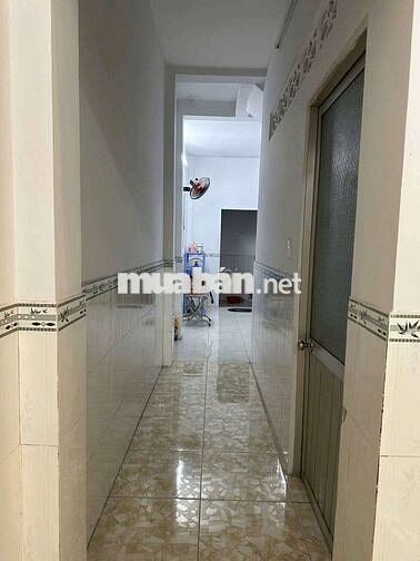 NHÀ ĐẸP 3PH NGỦ  MẶT TIỀN HẺM THÔNG GẦN CHỢ VÀ TRƯỜNG HỌC, VLA
