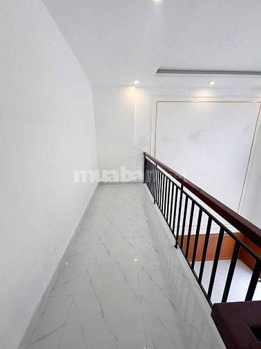 - CHỦ NHƯỜNG LẠI CĂN NHÀ Ở XUÂN THỚI SƠN HÓC MÔN 900TR 
