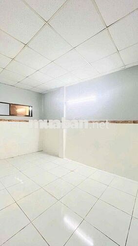 NHÀ RỘNG. 4,5*30. CẤP 4 : 2PN WC. SÂN TRƯỚC. SÂN SAU