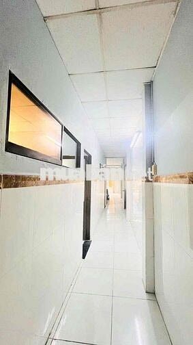 NHÀ RỘNG. 4,5*30. CẤP 4 : 2PN WC. SÂN TRƯỚC. SÂN SAU