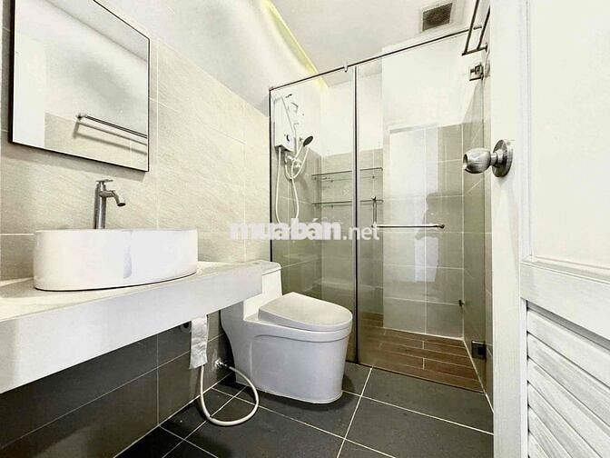 CHO THUÊ CĂN HỘ BAN CÔNG VIEW BỜ KÈ HOÀNG SA QUẬN 1 GIÁ RẺ AN NINH