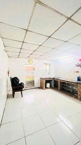 NHÀ RỘNG. 4,5*30. CẤP 4 : 2PN WC. SÂN TRƯỚC. SÂN SAU