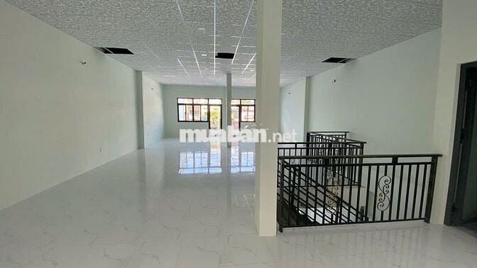 NGANG 10M - MT Cách Mạng Tháng 8 - 10x30 - 2 Tầng suốt ( nhà mới )