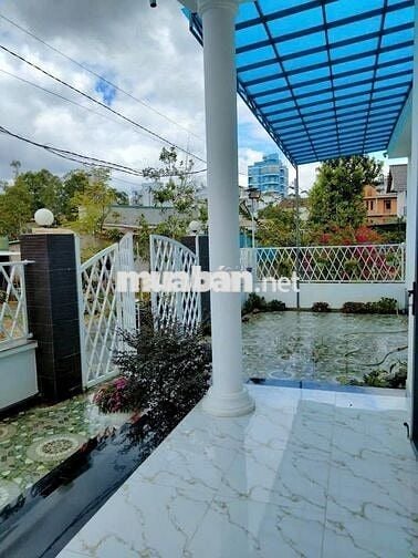 NHÀ BIỆT THỰ HẺM 93 HÀ GIANG - PHƯỜNG 1 - TP.BẢO LỘC NGAY TRUNG TÂM