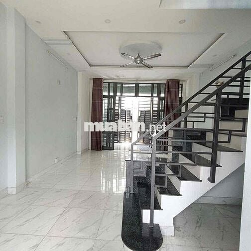 Bán Nhà Ngã Tư ga,vị trí đẹp,tại thạnh lộc 16, Quận 12