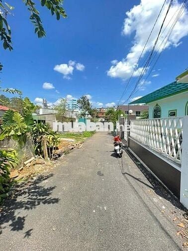 NHÀ BIỆT THỰ HẺM 93 HÀ GIANG - PHƯỜNG 1 - TP.BẢO LỘC NGAY TRUNG TÂM