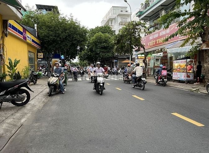 Nhà MT Nguyễn Xuân Khoát 4x12m, 2 lầu ST vị trí kinh doanh đắc địa