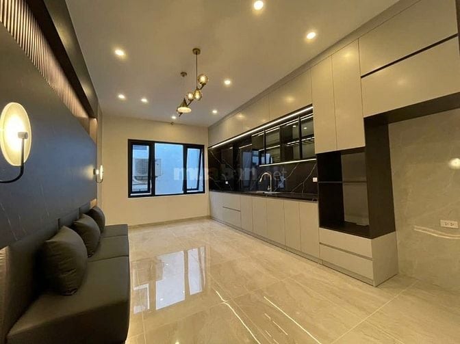 Mặt phố thời trang 2 thoáng, sau ngõ chung, cổng riêng, ở& kinh doanh