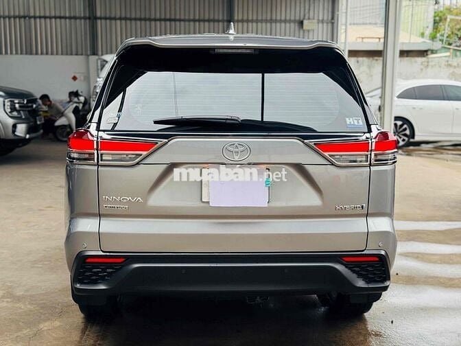 Toyota Innova Cross 2023 HEV - 8700 km