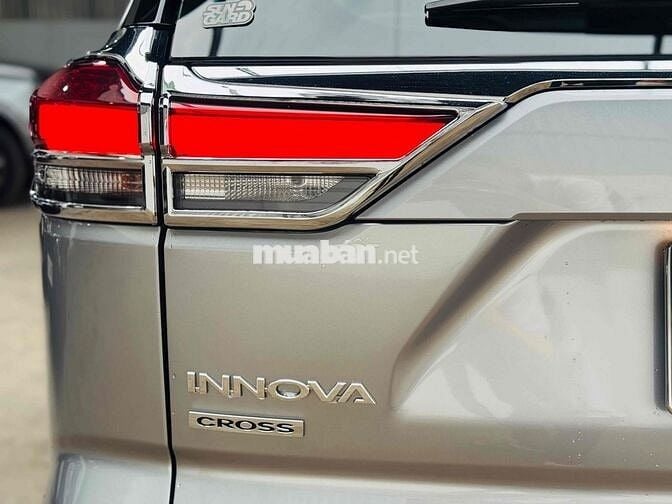 Toyota Innova Cross 2023 HEV - 8700 km