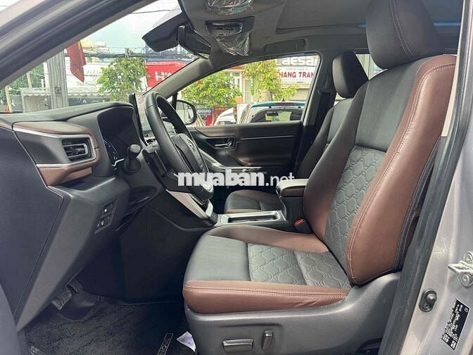 Toyota Innova Cross 2023 HEV - 8700 km