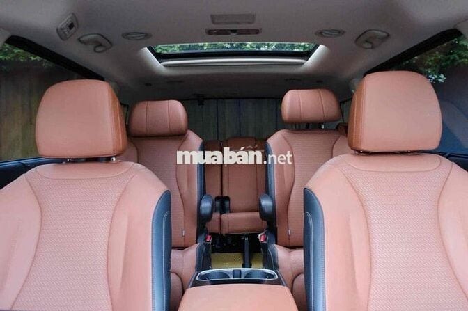 Kia Carnival 2023 Signature 3.5G - 22000 km