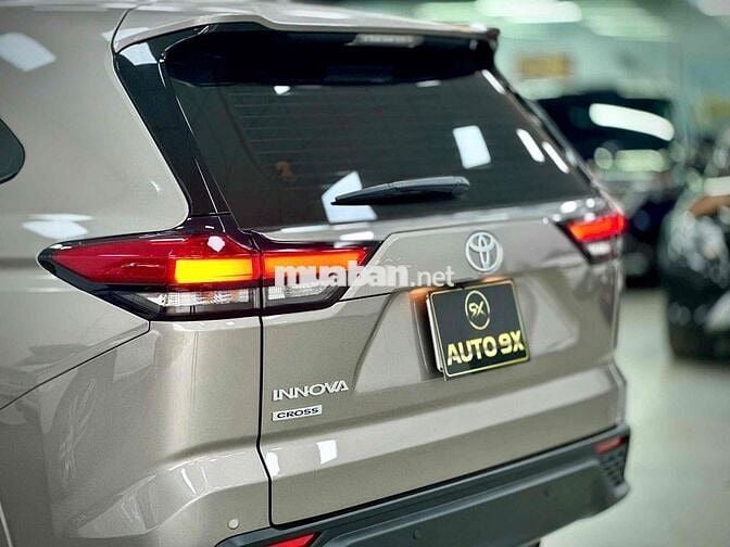 Toyota Innova Cross 2024 - 8200 km