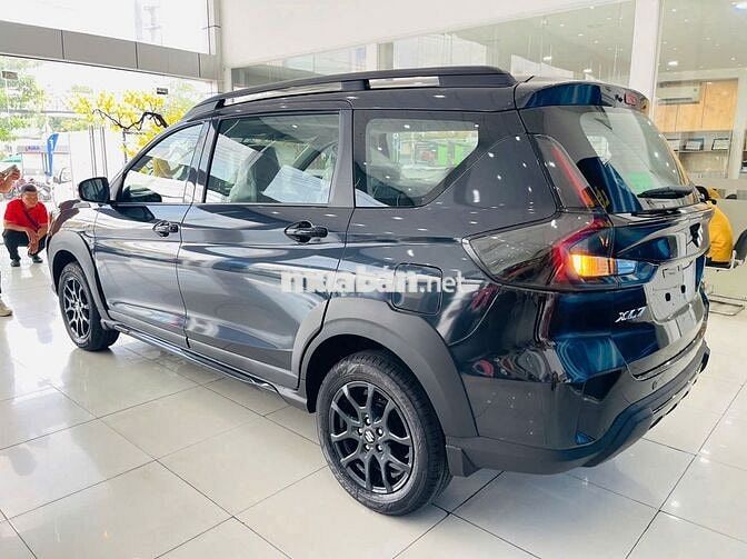 Suzuki XL 7 2025 màu đen giao ngay chỉ 190 triệu