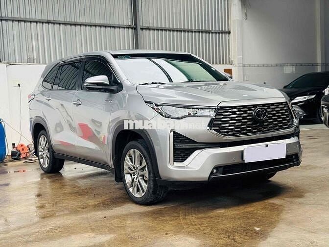 Toyota Innova Cross 2023 HEV - 8700 km