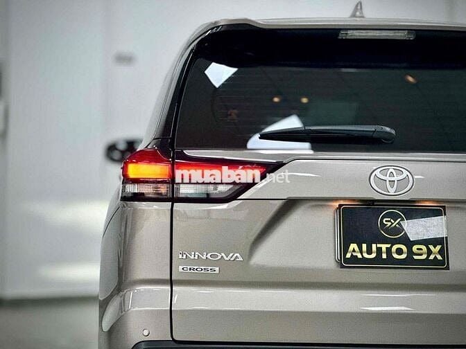 Toyota Innova Cross 2024 - 8200 km