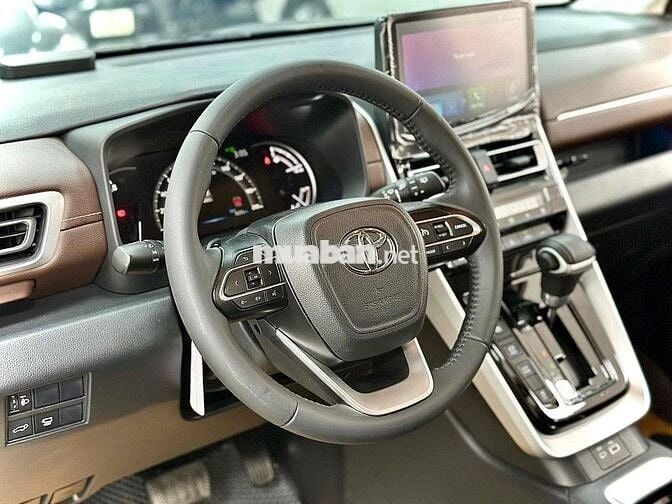 Toyota Innova Cross 2024 - 8200 km