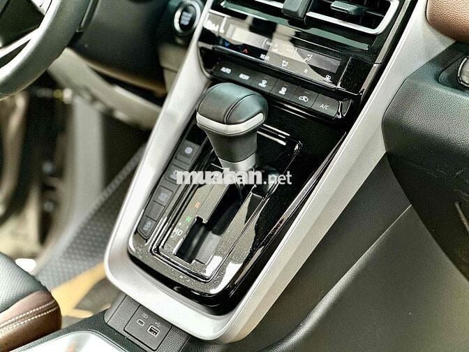 Toyota Innova Cross 2024 - 8200 km