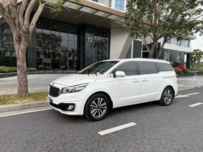 Kia Sedona 2018 2.2 DATH - Full option 100000 km