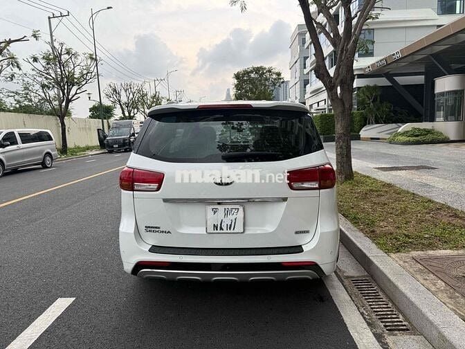 Kia Sedona 2018 2.2 DATH - Full option 100000 km