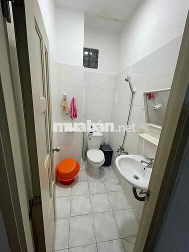 thuê phòng bình thạnh co may lạnh tolet rieng phòng mới