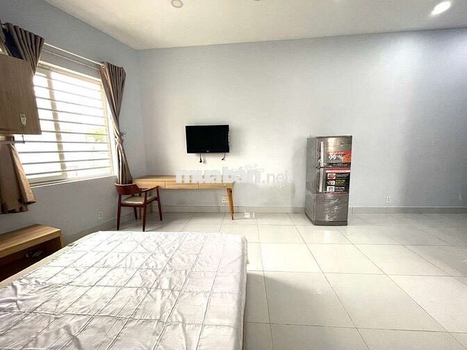 Chính Chủ Cho Thuê Phòng Ban Công Full NT ngay Ngã Tư Hàng Xanh
