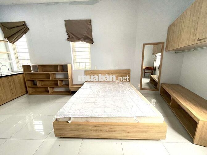 Chính Chủ Cho Thuê Phòng Ban Công Full NT ngay Ngã Tư Hàng Xanh