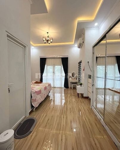Bán nhà đường Đề Thám, Quận 1 giá 3Tỷ350 diện tích: 64,2m2 - nhà mới 