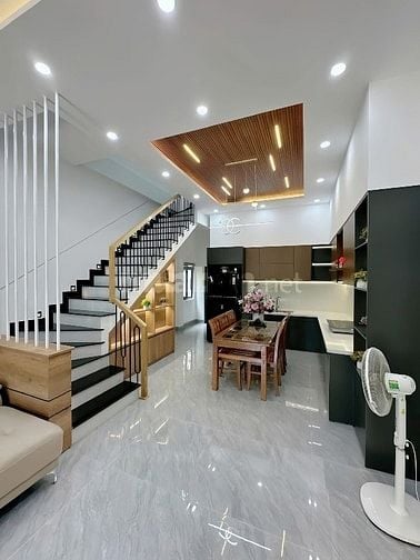 Bán nhà đường Đề Thám, Quận 1 giá 3Tỷ350 diện tích: 64,2m2 - nhà mới 