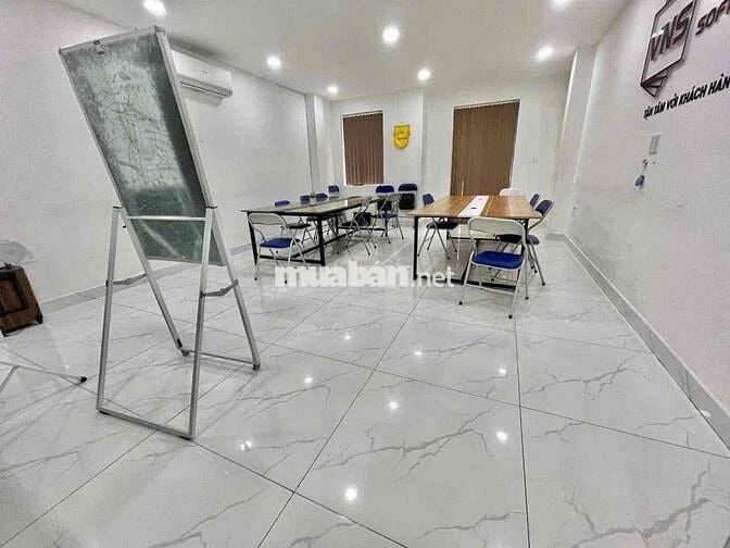 TOÀ NHÀ ỐP KÍNH, 5x20m - 57D Nguyễn Minh Hoàng, Phường 12, Tân Bình
