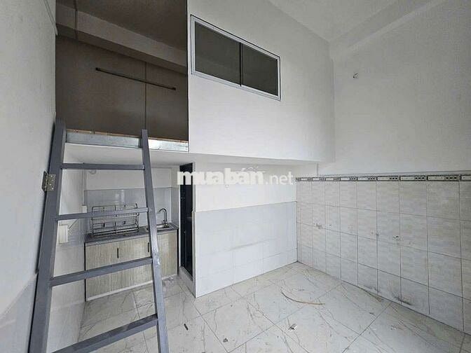 KIOT MẶT TIỀN ĐƯỜNG LỚN VỪA ở VỪA KD gần Trường Bình Trị 1_ GÁC 1M8 📍