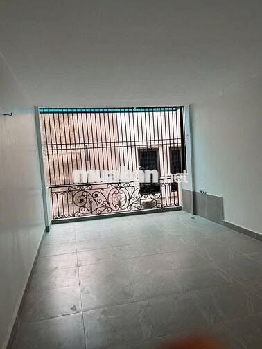 Bán nhà Đường Láng Chỉ 15.5 tỷ – Mặt ngõ kinh doanh, ô tô đỗ cửa