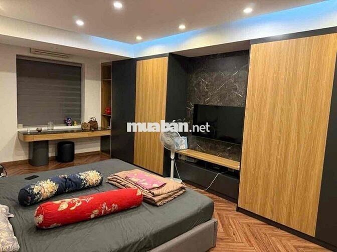 Giá đầu tư 100 m2 sổ đỏ to đùng căn hộ 4 ngủ phố Trường Chinh ô tô đỗ