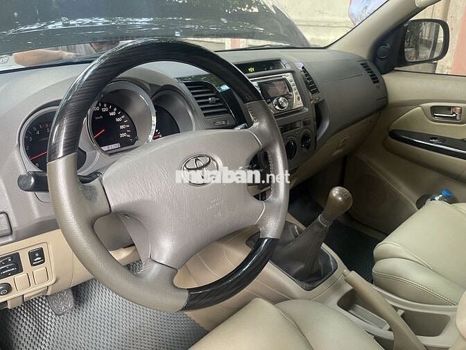 Toyota Fortuner 2010 2.5G - 10000 km