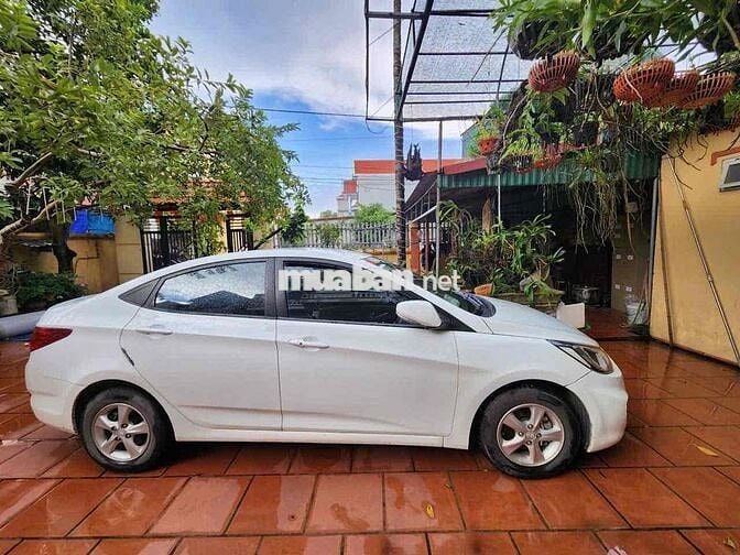 Hyundai Accent 2011 1.4 AT - 80000 km