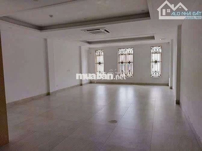 Cho thuê nhà phố kinh doanh phố Việt Hưng 90 m , vỉa hè rộng 3 thoáng