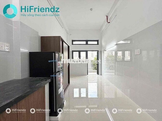 PHÒNG BAN CÔNG FULL NỘI THẤT NGAY GẦN ĐH NGUYỄN TẤT THÀNH