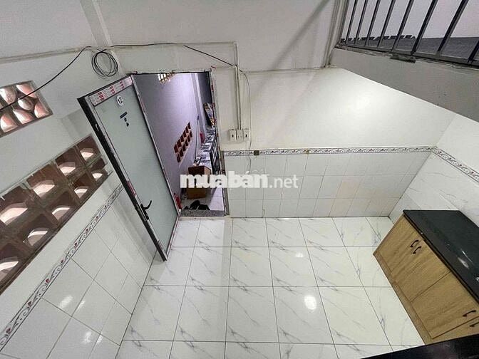 DUPLEX GÁC CAO RỘNG KHÔNG GIỚI HẠN NGƯỜI VÀ XE ĐI BỘ QUA GA METRO