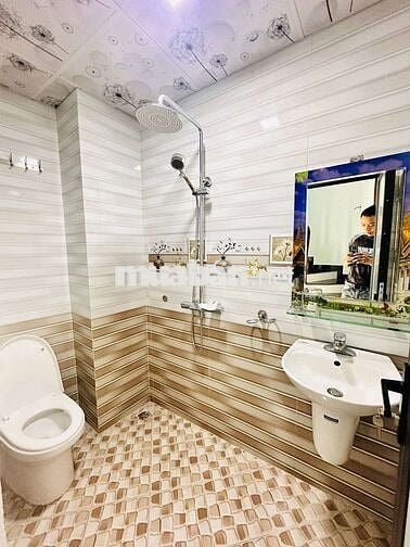 CẦU GIẤY - TRƯỚC NHÀ RỘNG THOÁNG SẠCH SẼ - GẦN PHỐ - HIẾM BÁN KHU VỰC