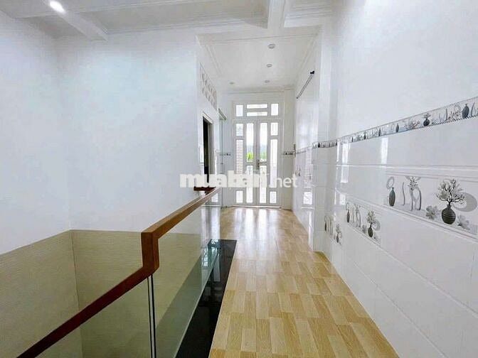 Nhà mới đẹp 2 lầu 4 máy lạnh KDC Đh Y Dược