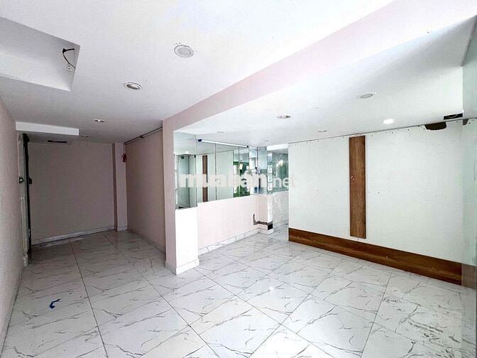 CĂN GÓC 2MT đường CMT8- sẵn 2 phòng ở lại