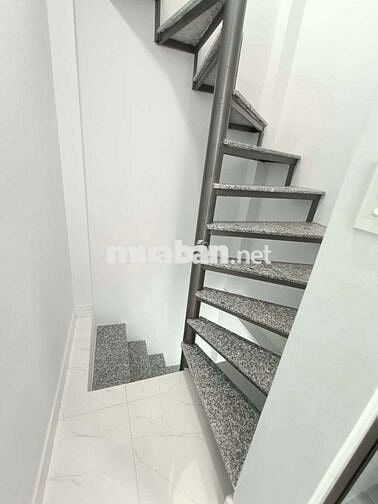 Cho thuê nhà 100/26 Dương Bá Trạc, sát chợ Rạch Ông