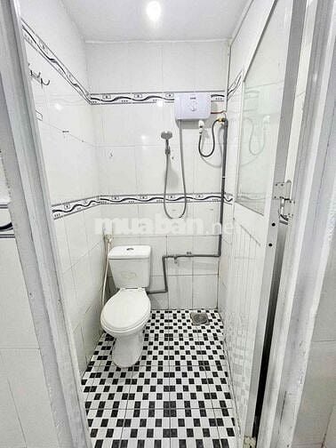 Phòng Có Gác Cao Nội Thất Cơ Bản Như Hình Cửa Sổ To Gần KCX Tân Thuận