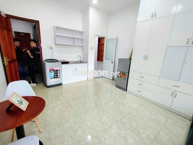 CHO THUÊ PHÒNG STUDIO BAN CÔNG – QUẬN 1, GẦN UEH, ĐẠI HỌC HOA SEN